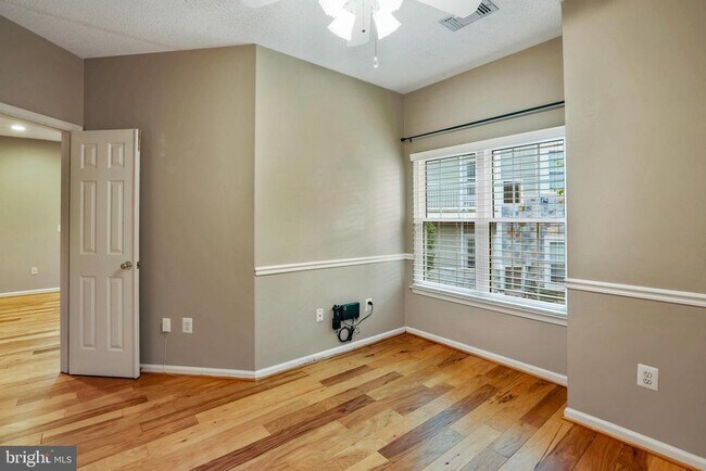 Building Photo - 1708 Lake Shore Crest Dr