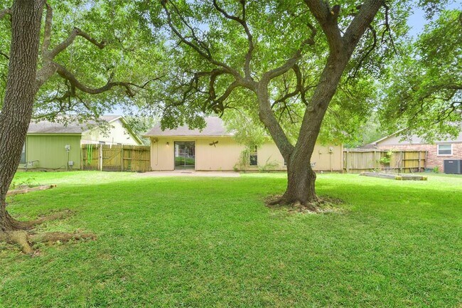 Building Photo - 3607 Cedar Gardens Dr