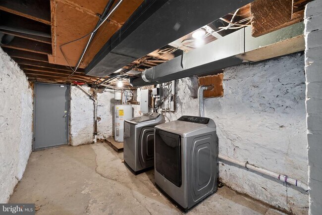 Building Photo - 652 Emerald St