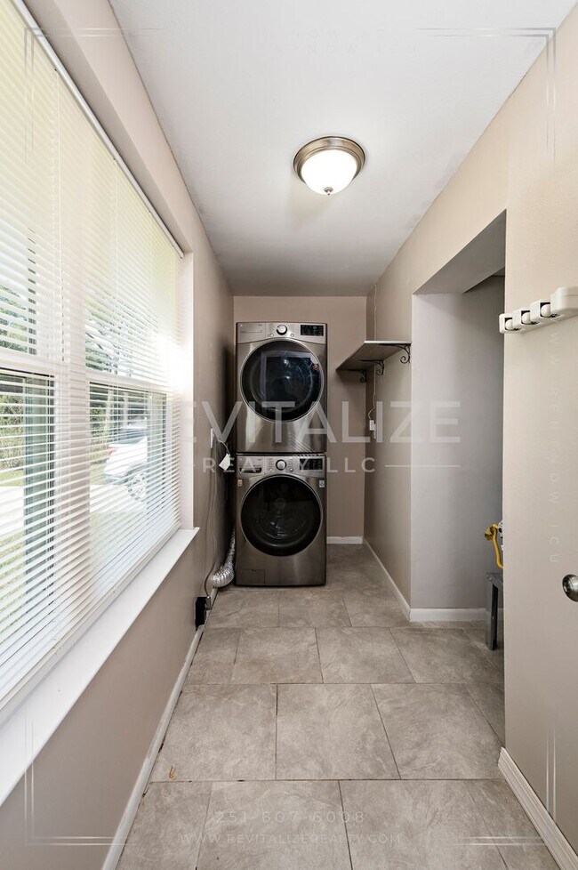 Building Photo - Beautifully Updated 4-Bedroom Home in West Mobile!