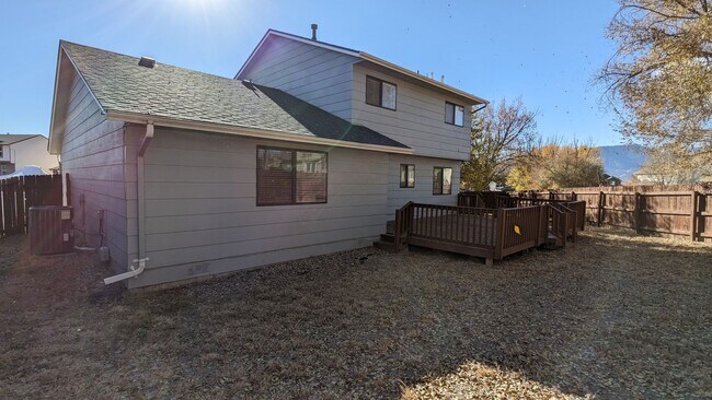 Building Photo - SPACIOUS TWO STORY 3 BED/2.5 BATH WITH FENCED BACKYARD IN CUL-DE-SAC!