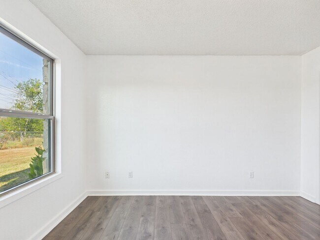 Building Photo - 1602 9th St