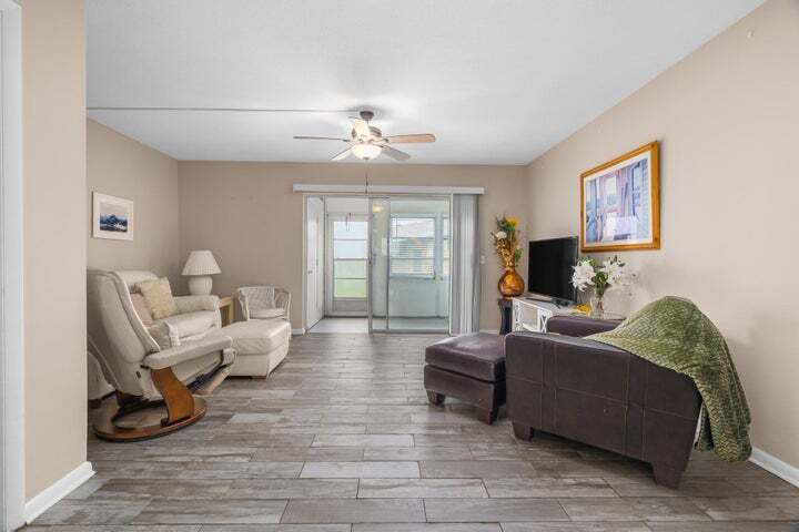 Building Photo - 410 NE 17th Ave