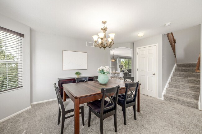 Building Photo - $0 DEPOSIT OPTION. BEAUTIFULLY MAINTAINED ...