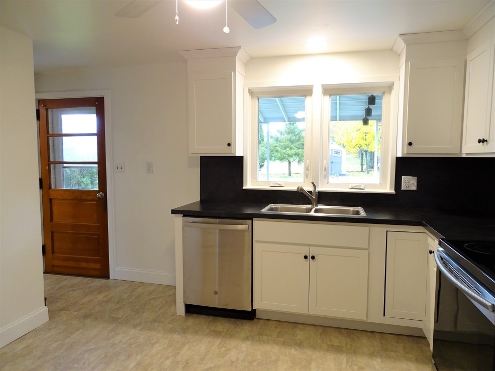 Building Photo - 160 Mechanic St