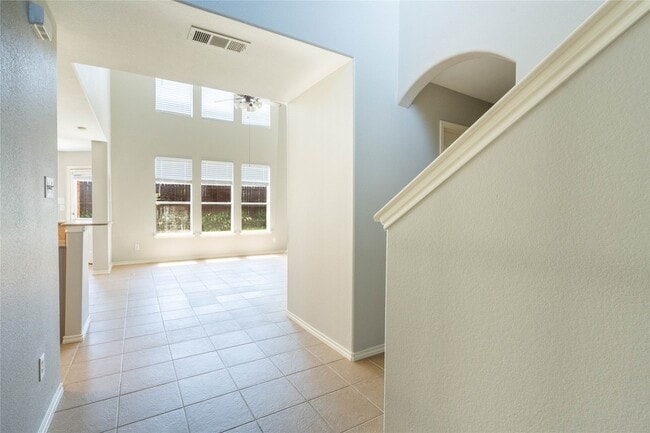 Building Photo - 2012 Meadow View Dr