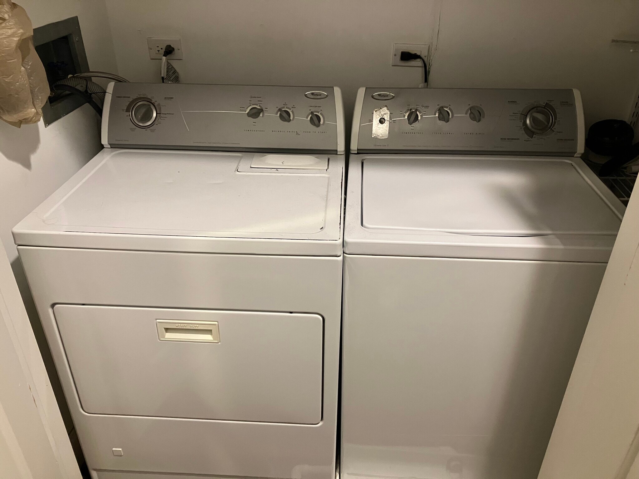 In-Unit Washer/Dryer - 2325 W Huron St