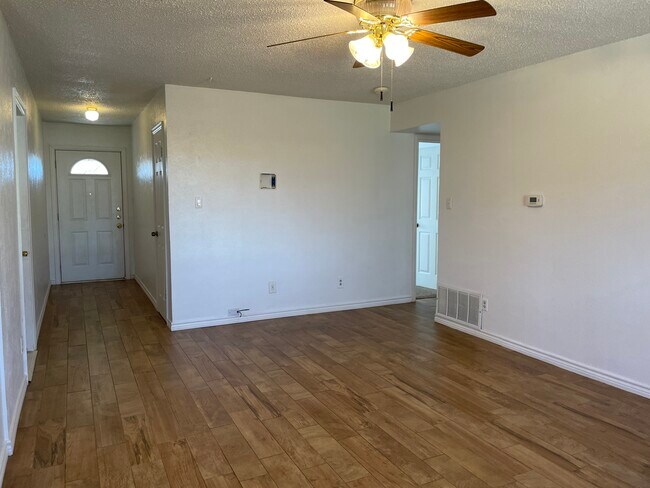 Building Photo - 4616 Priscilla Ln