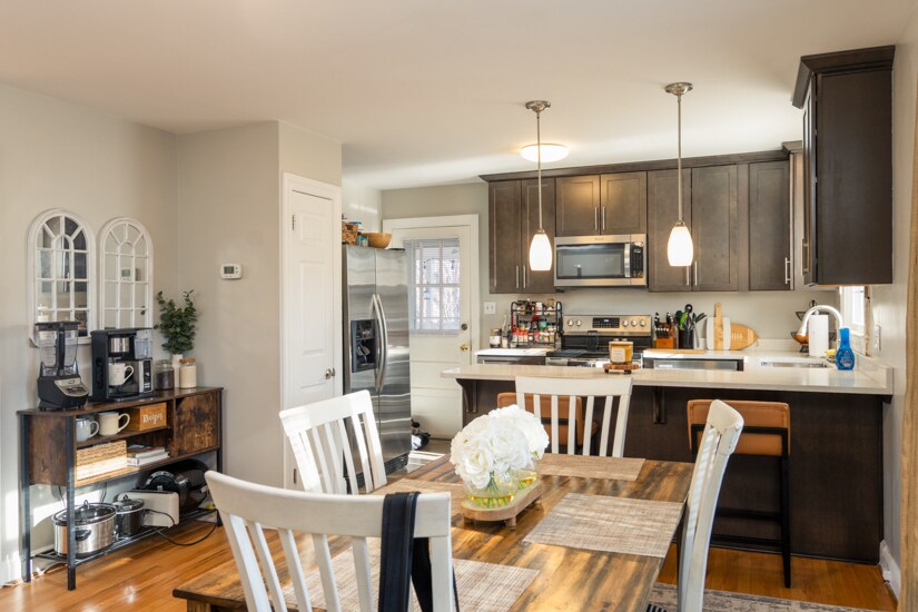 Dining Room looking into Kitchen - 621 Broadview Dr