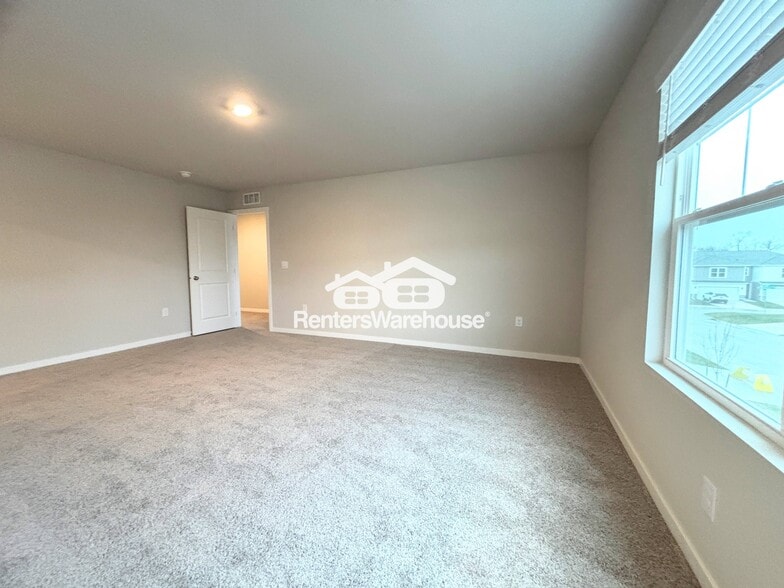 Building Photo - 2374 SE Callista Ave