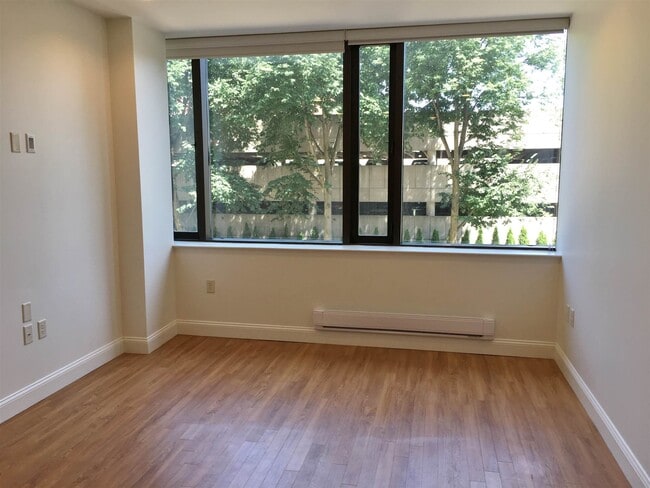 Building Photo - 875 Elm St