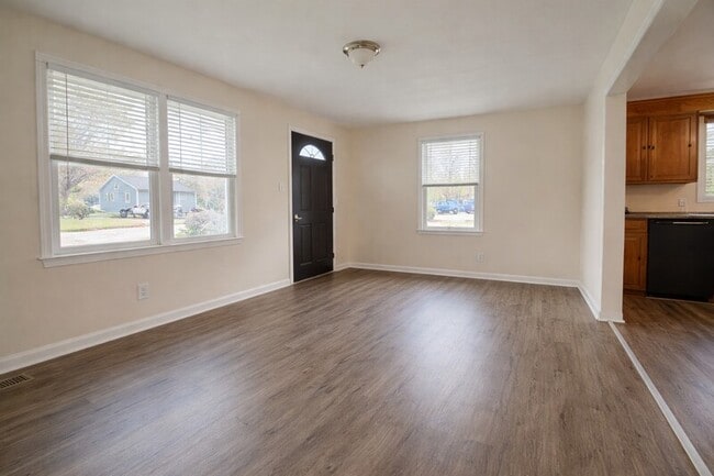 Building Photo - 1205 Broadus Ave SE