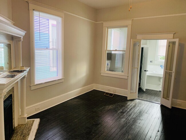 Building Photo - 23 E 40th St
