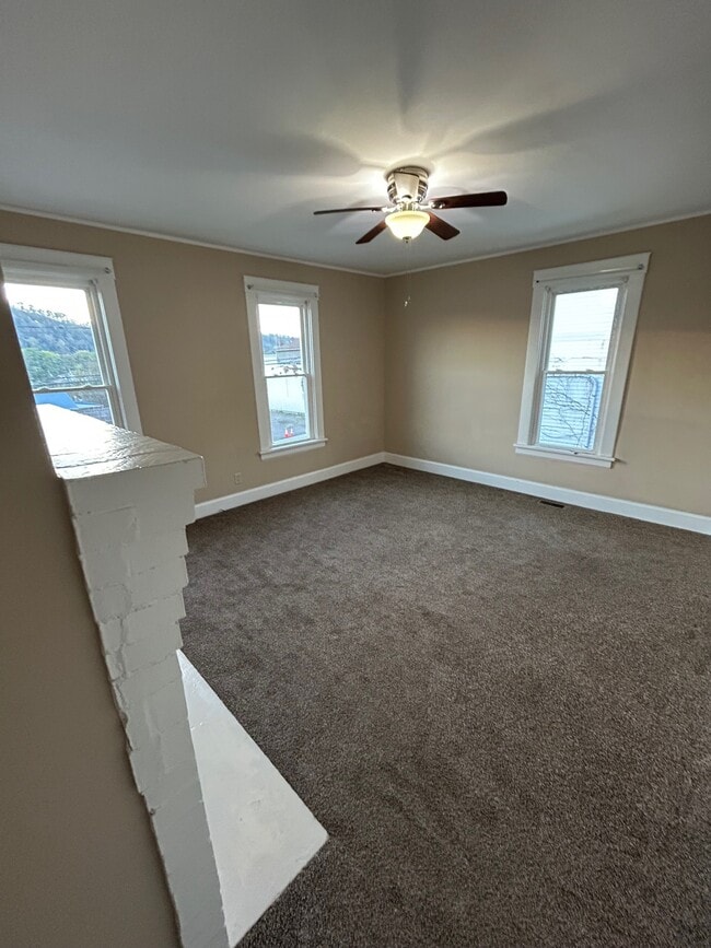 Building Photo - 918 Marshall St