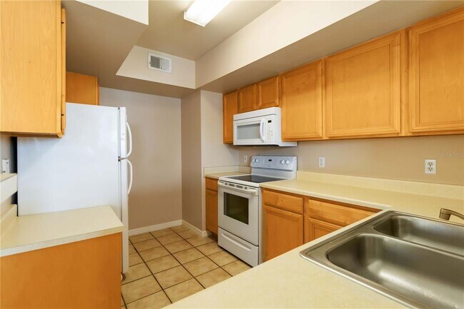 Building Photo - 1040 Villagio Cir