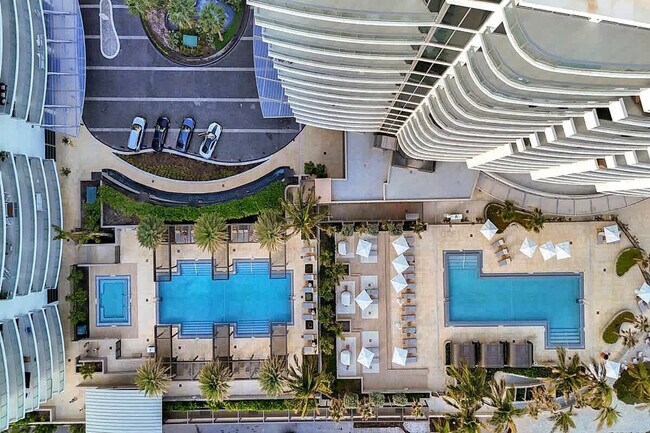 Building Photo - 3100 N Ocean Dr