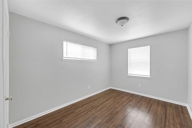 Building Photo - 5708 Pickfair St