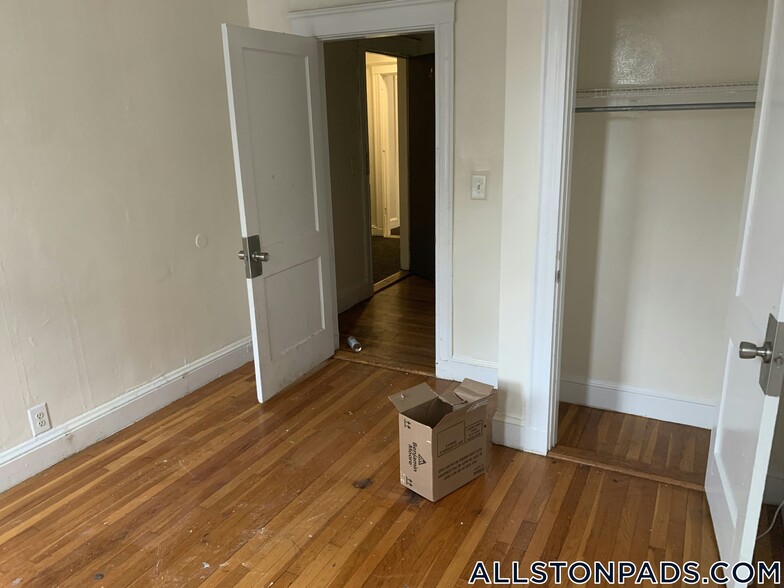 Building Photo - 5 Barrows St