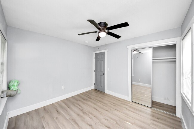 Building Photo - 5738 Kenilwood Dr
