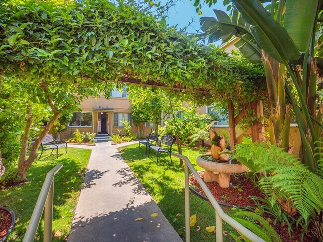 Building Photo - El Centro Apartments