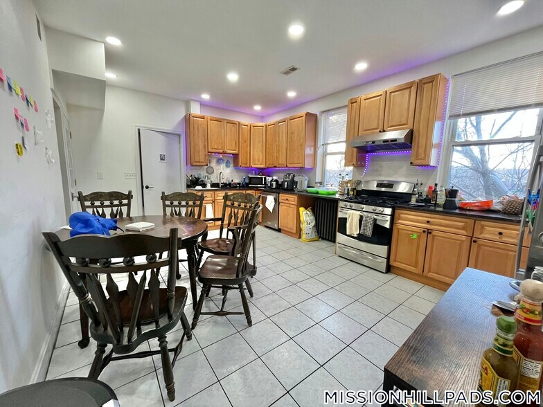 Building Photo - 16 Copenger St