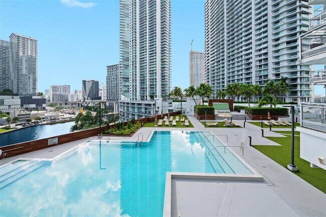 Building Photo - 350 S Miami Ave