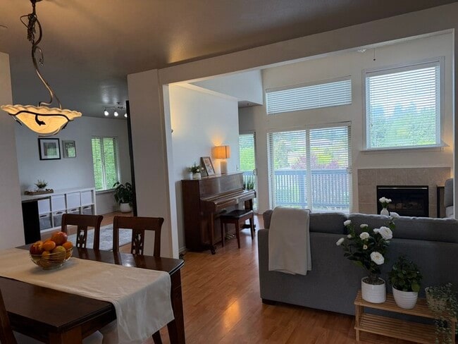 Building Photo - Amazing 3 bd Condo in Fircrest