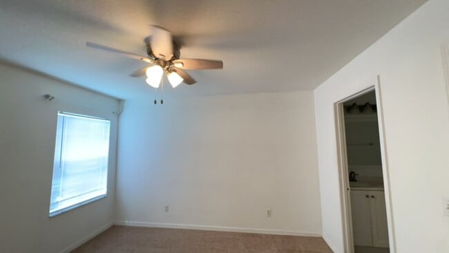 Building Photo - 2 Bedroom 2 Bath Duplex