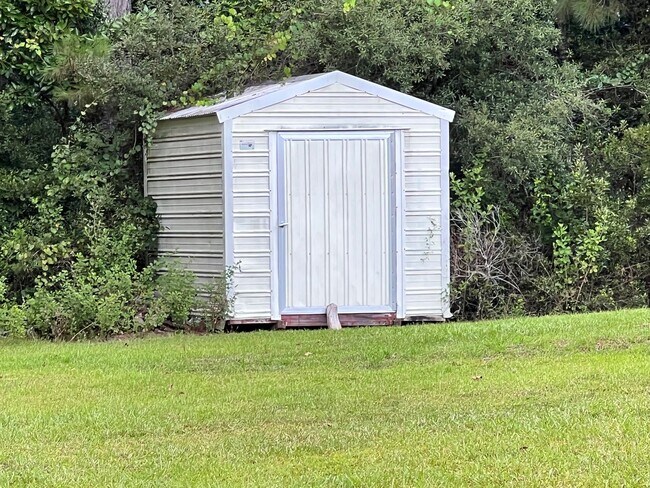 Building Photo - AVAILABLE EARLY APRIL 2026! (No Pets)