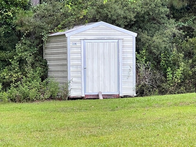 Building Photo - AVAILABLE LATE MARCH 2026! (No Pets)