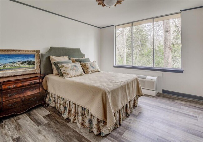 Building Photo - 2637 Peachtree Rd NE