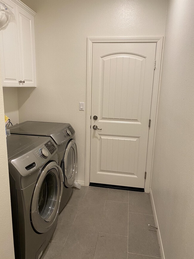 Building Photo - 29537 Glenneyre Way