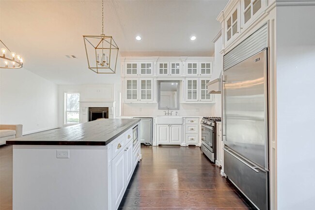 Building Photo - 520 E Castle Harbour Dr