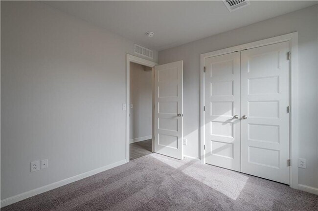 Building Photo - Three bed home in Deer Creek schools