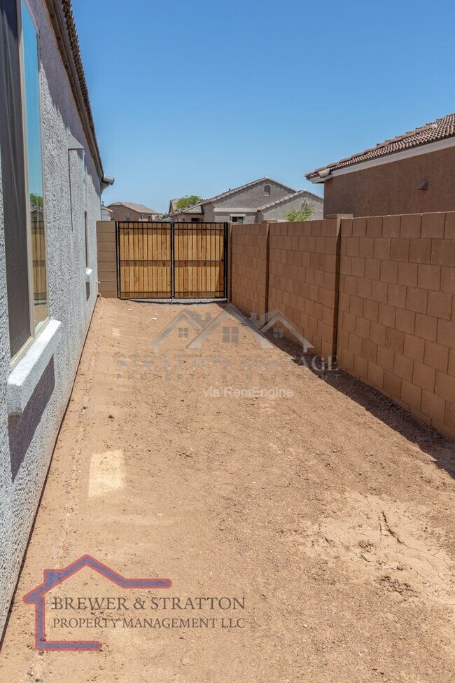 Building Photo - 827 W Nova Pl