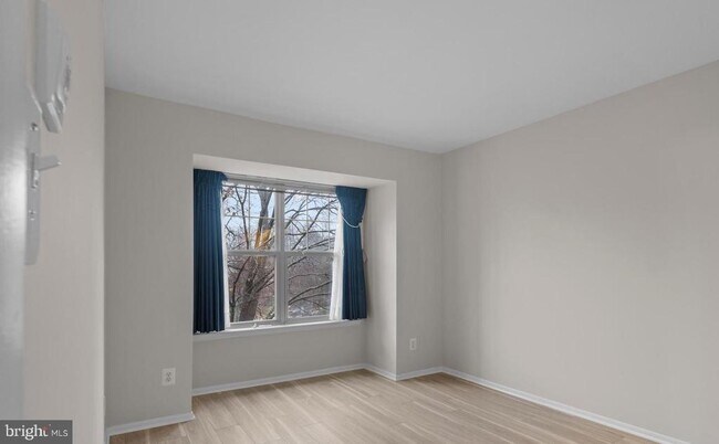 Building Photo - 1700 Ascot Way