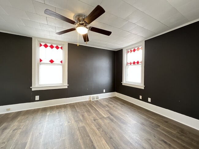 Building Photo - 2443 Division St