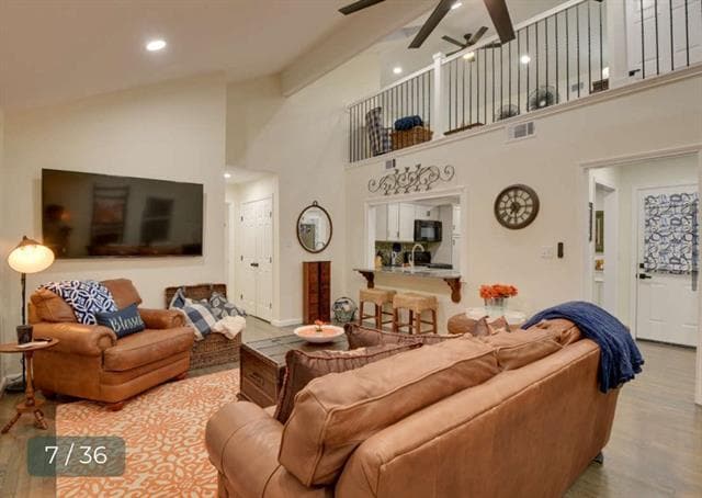 Building Photo - 520 W Bluff St