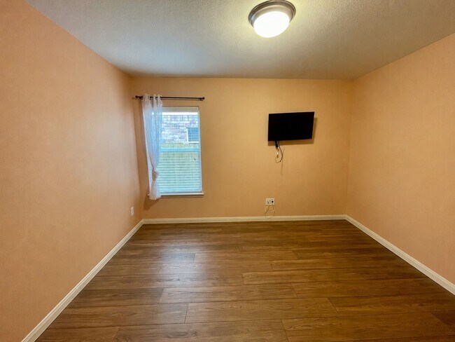 Building Photo - 2035 Borthwick Ln