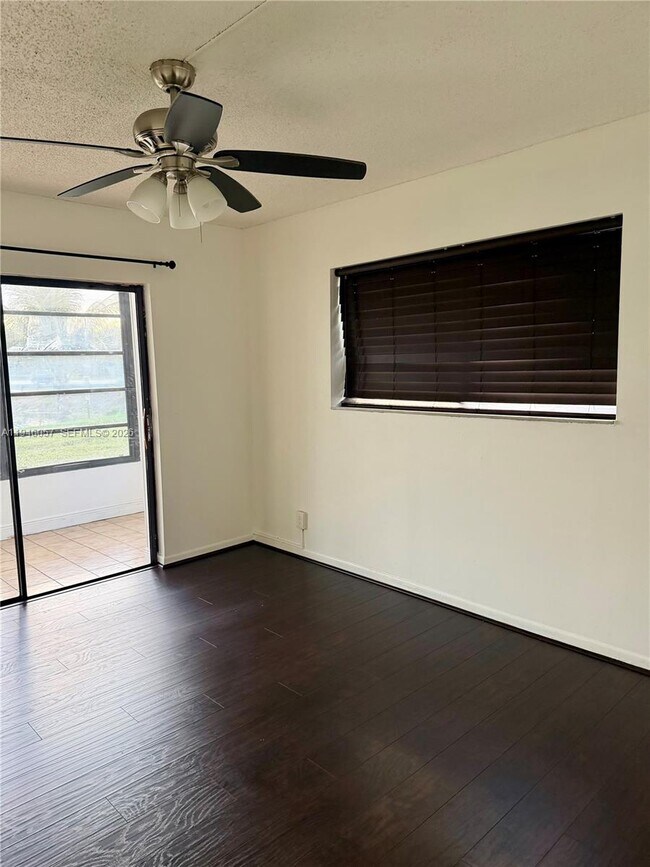 Building Photo - 9920 NW 68th Pl