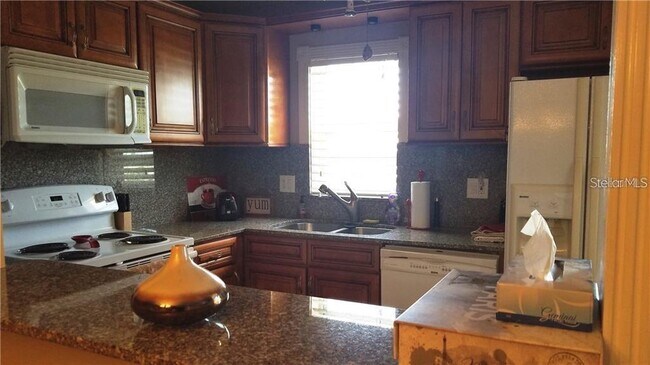 Building Photo - 7420 Bay Island Dr S