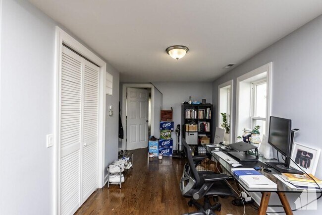 Building Photo - 2 bedroom in Chicago IL 60647