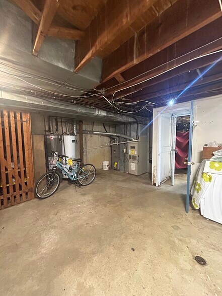 Building Photo - 477 Parlin St
