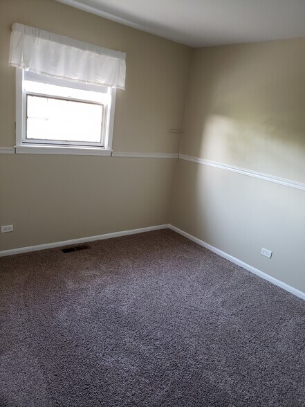 Building Photo - 2146 Rugen Rd