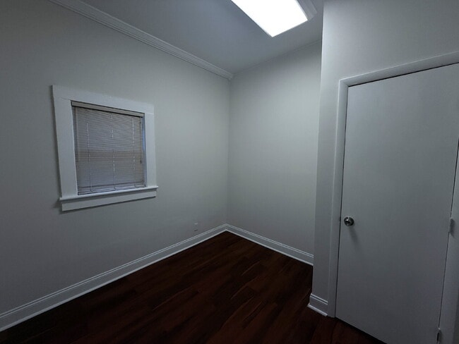 Building Photo - 3 Bedroom and 1 Bath