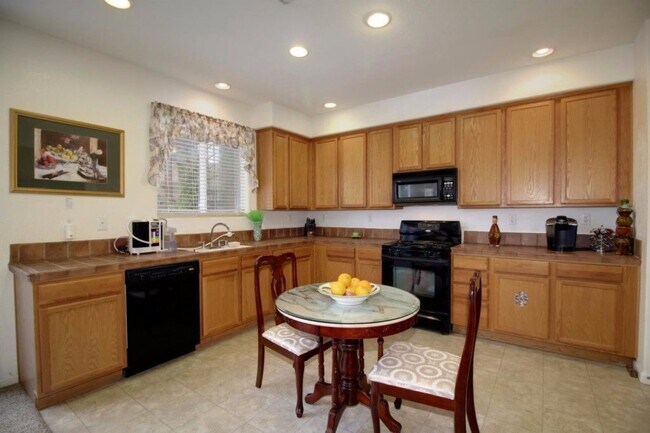 Building Photo - North Natomas 2 Story 3 Bedroom w/ Loft. 2 Car Attached Garage