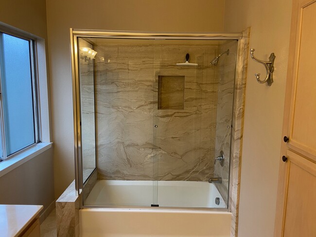 Owner's Bath w/Marble Surround - 1419 West St