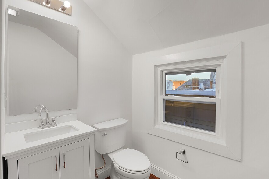 Building Photo - 57 Trumbull St