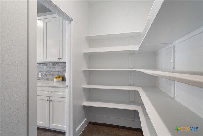 Building Photo - 223 Timberline Dr