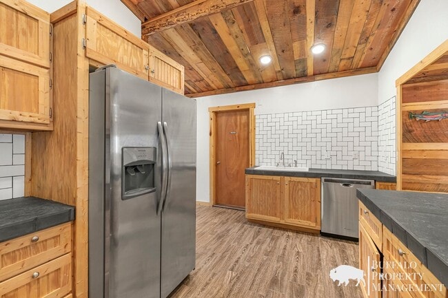 Building Photo - Charming Parker Home for Rent – Rustic Character Meets Modern Comfort!